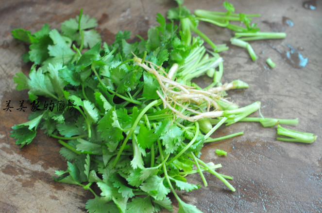 雞蛋炒香菜的做法-家常味炒菜譜-易網健康養生網 雞蛋炒香菜的做法-家常味炒菜譜