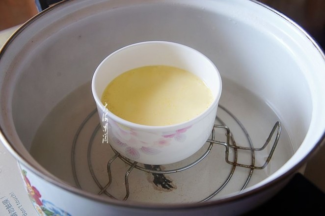 牛奶蝦仁蒸蛋羹的做法-家常味蒸菜譜