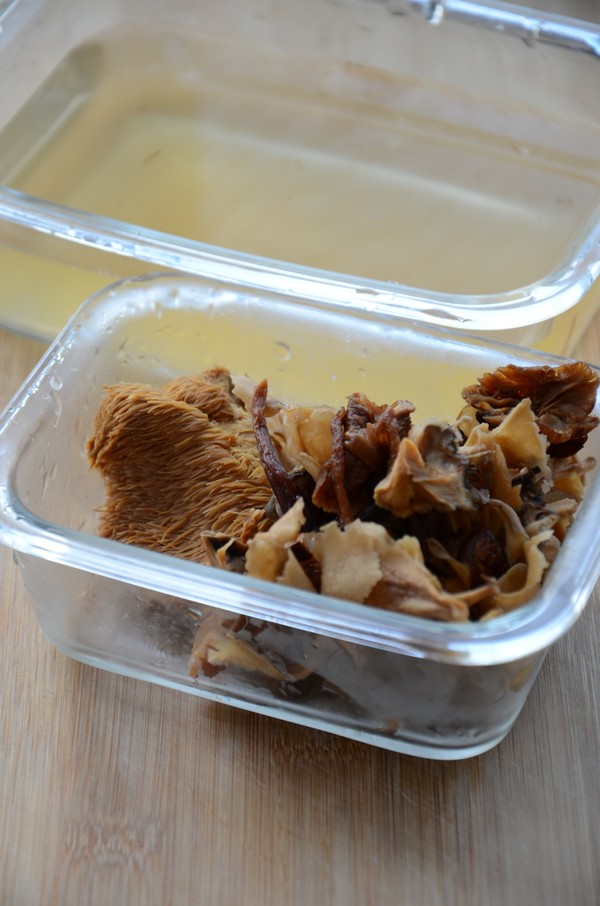 菌菇燉雞湯的做法-家常味燉菜譜-易網健康養生網 菌菇燉雞湯的做法-家常味燉菜譜