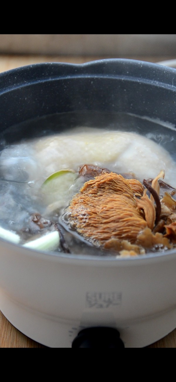 菌菇燉雞湯的做法-家常味燉菜譜-易網健康養生網 菌菇燉雞湯的做法-家常味燉菜譜