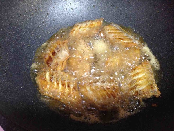 酒香燜帶魚的做法-家常味燜菜譜-易網健康養生網 酒香燜帶魚的做法-家常味燜菜譜