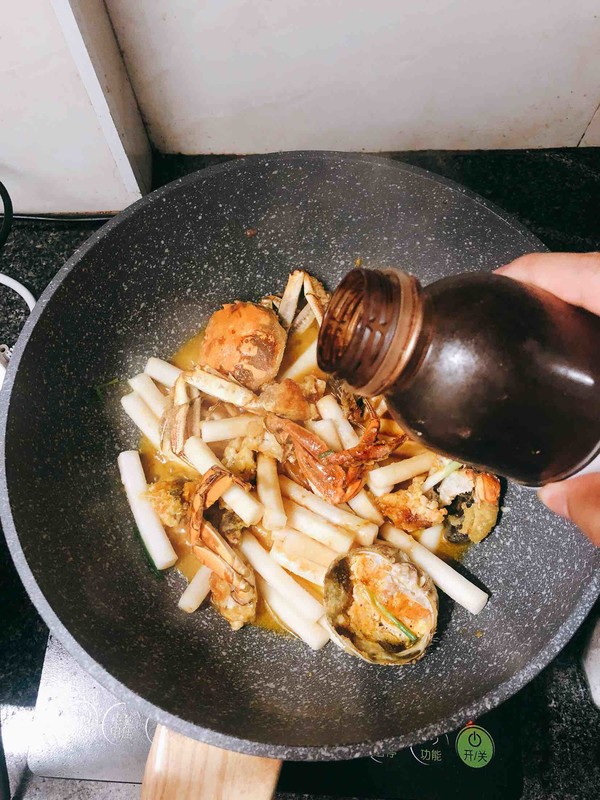 螃蟹炒年糕的做法-咸鮮味炒菜譜-易網健康養生網 螃蟹炒年糕的做法-咸鮮味炒菜譜