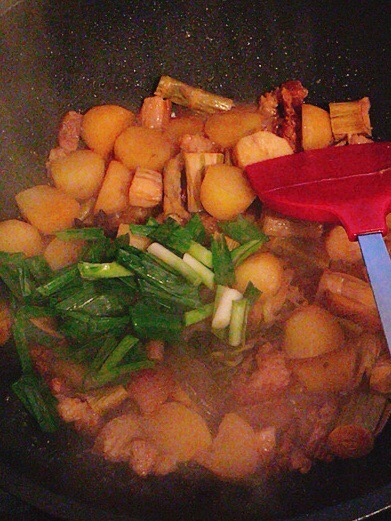 筍干土豆燉肉的做法-咸鮮味燉菜譜