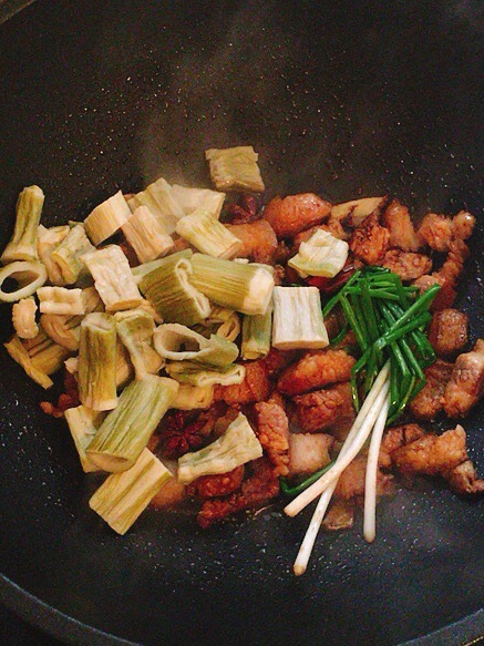 筍干土豆燉肉的做法-咸鮮味燉菜譜
