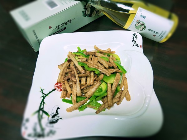 干煸藕條的做法-咸鮮味炸菜譜-易網(wǎng)健康養(yǎng)生網(wǎng) 干煸藕條的做法-咸鮮味炸菜譜