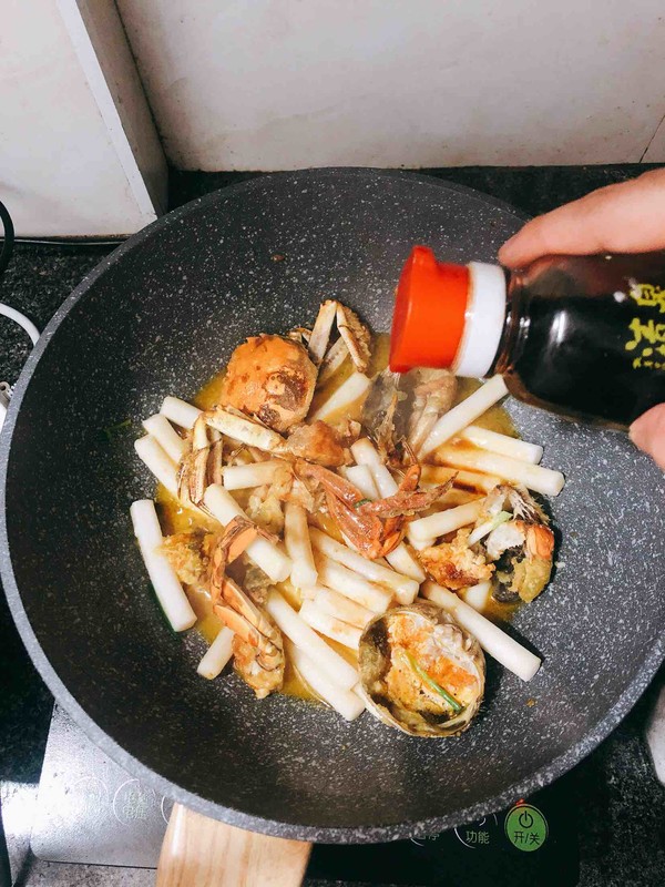 螃蟹炒年糕的做法-咸鮮味炒菜譜-易網健康養生網 螃蟹炒年糕的做法-咸鮮味炒菜譜