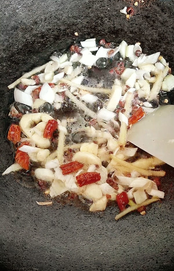 干煸藕條的做法-咸鮮味炸菜譜-易網(wǎng)健康養(yǎng)生網(wǎng) 干煸藕條的做法-咸鮮味炸菜譜