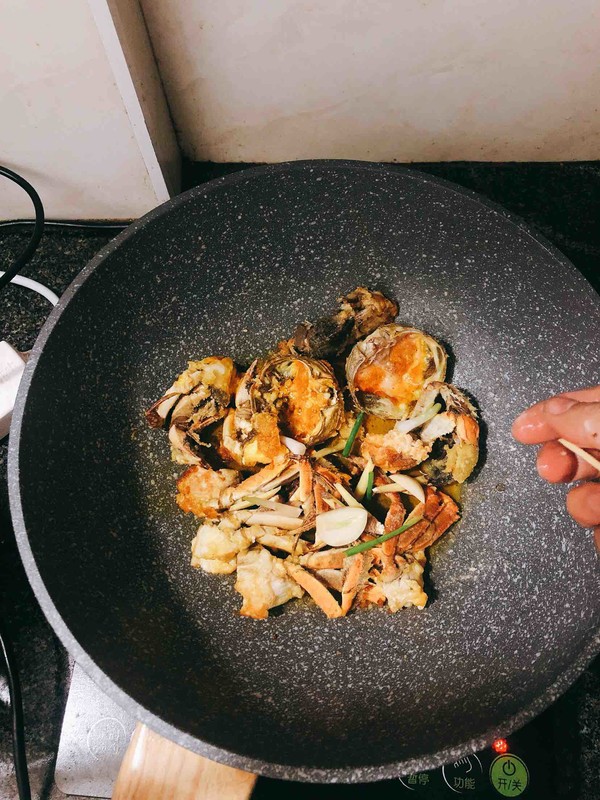 螃蟹炒年糕的做法-咸鮮味炒菜譜-易網健康養生網 螃蟹炒年糕的做法-咸鮮味炒菜譜