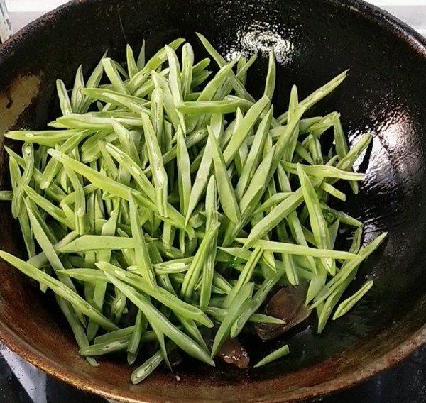 臘腸炒四季豆的做法-咸鮮味炒菜譜