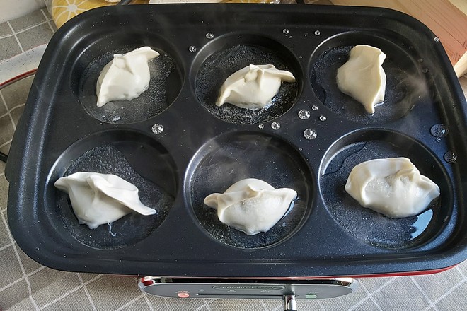 蛋抱煎餃的做法-家常味煎菜譜