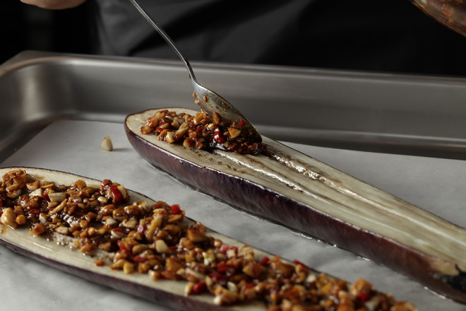 蒜香茄子，宵夜中的王者！的做法-香辣味烤菜譜