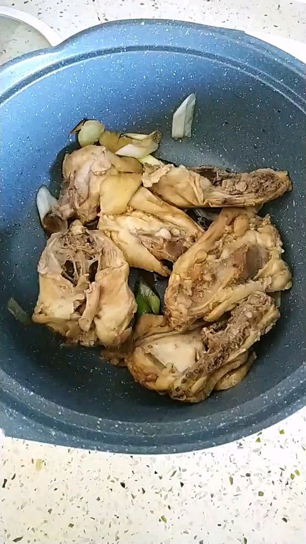 骨架蘿卜煲的做法-家常味燉菜譜