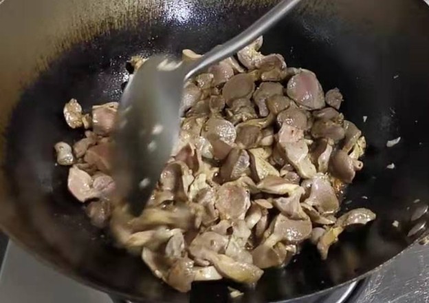 孜然蒜苔炒鴨腎的做法-家常味炒菜譜