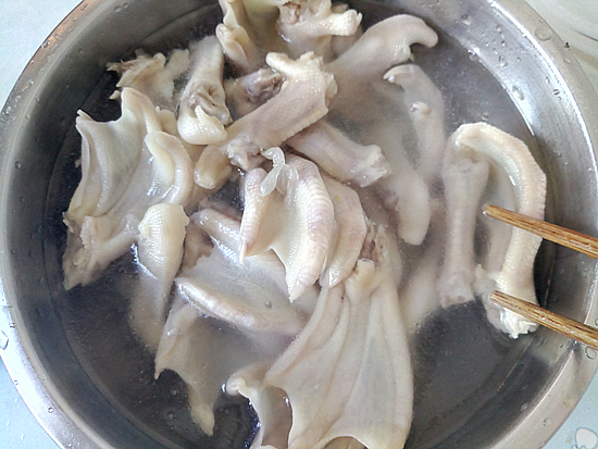 泡椒鴨掌的做法-酸辣味泡菜譜-易網健康養生網 泡椒鴨掌的做法-酸辣味泡菜譜