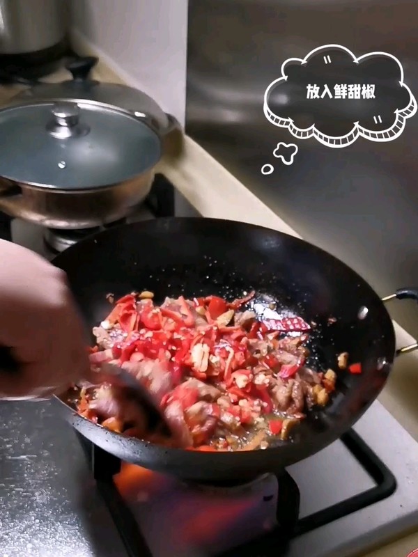 甜椒炒豬肘的做法-家常味爆菜譜-易網健康養生網 甜椒炒豬肘的做法-家常味爆菜譜