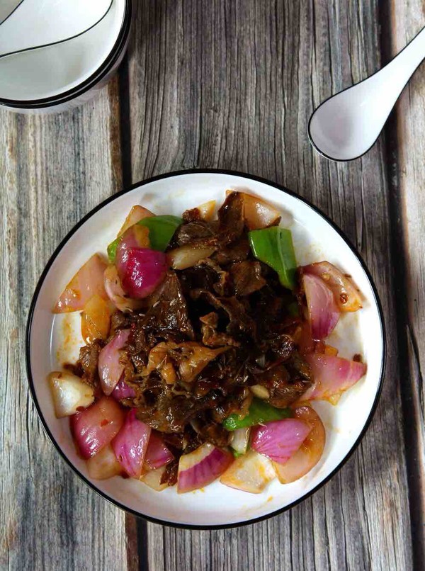 肥牛洋蔥片的做法-麻辣味炒菜譜-易網健康養(yǎng)生網 肥牛洋蔥片的做法-麻辣味炒菜譜