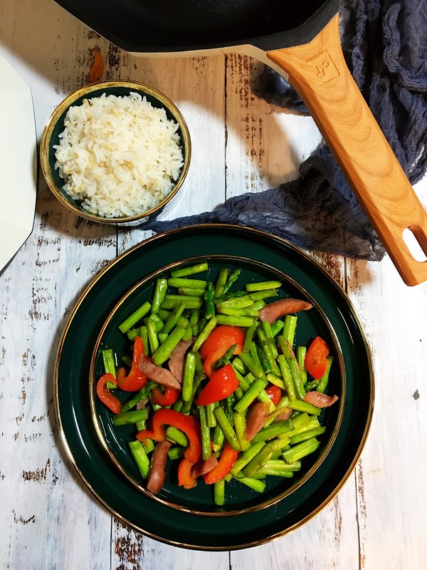蘆筍香腸的做法-家常味炒菜譜