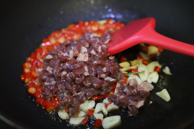 香辣小炒牛肉的做法-麻辣味炒菜譜