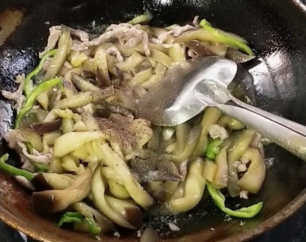 肉絲茄子的做法-咸鮮味炒菜譜-易網健康養生網 肉絲茄子的做法-咸鮮味炒菜譜