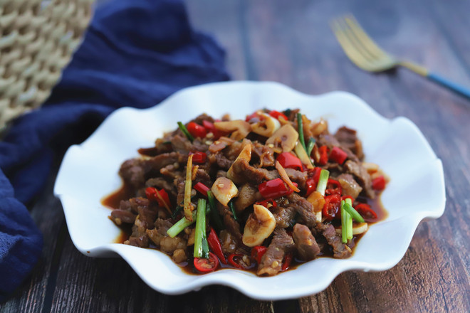 香辣小炒牛肉的做法-麻辣味炒菜譜