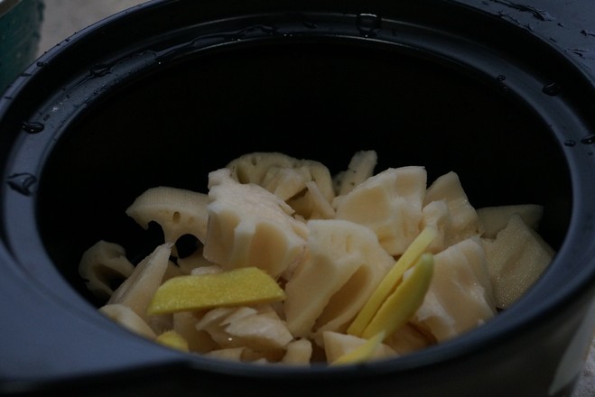 茶油蓮藕鴨湯的做法-家常味燉菜譜