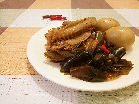 香辣鹵鴨翅（海帶鹵蛋）的做法-香辣味鹵菜譜