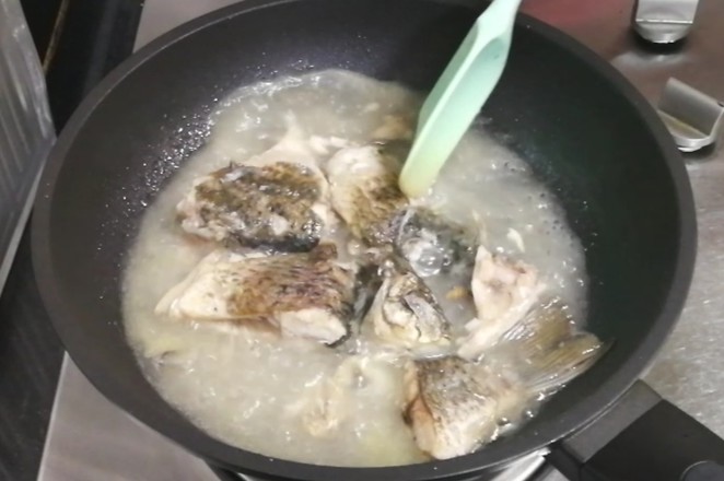 紅棗鯽魚湯的做法-家常味煮菜譜