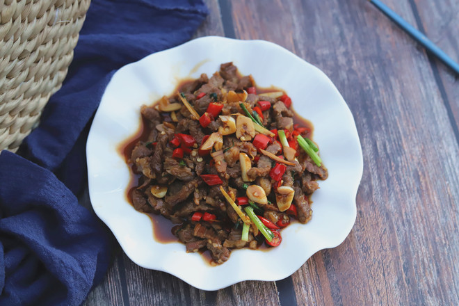 香辣小炒牛肉的做法-麻辣味炒菜譜