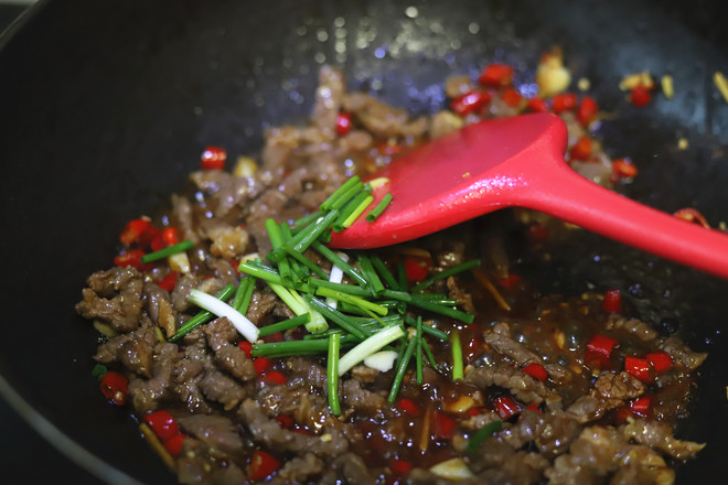 香辣小炒牛肉的做法-麻辣味炒菜譜