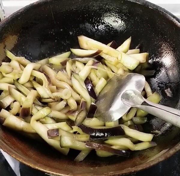 肉絲茄子的做法-咸鮮味炒菜譜-易網健康養生網 肉絲茄子的做法-咸鮮味炒菜譜