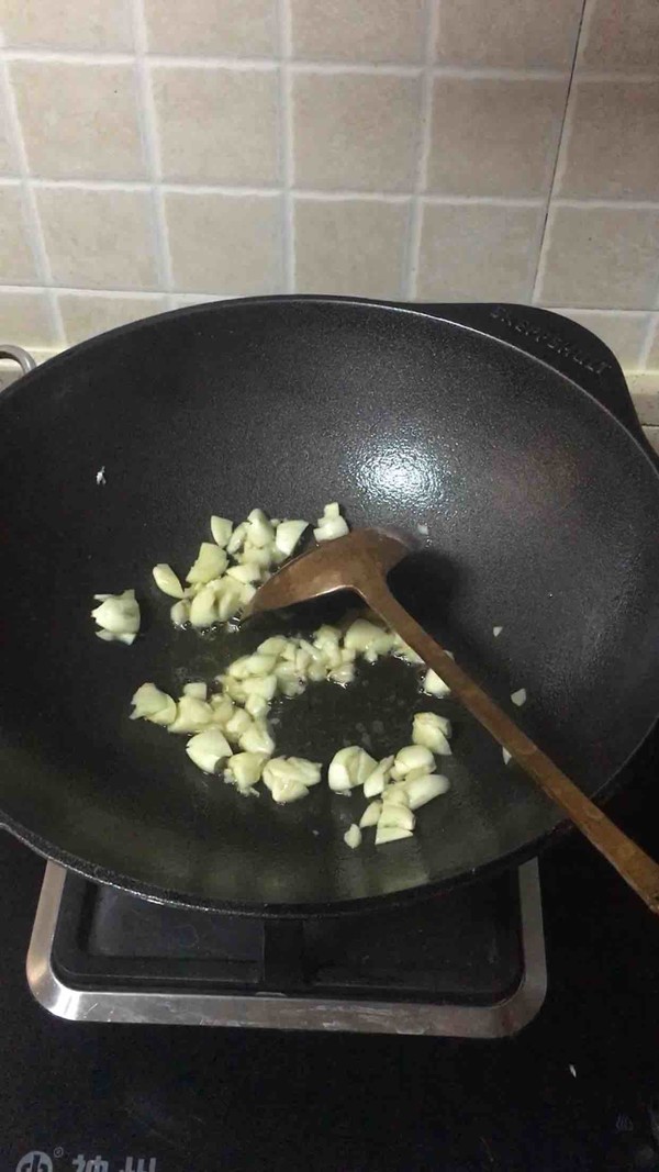 干煸腰果雞翅塊的做法-麻辣味炸菜譜