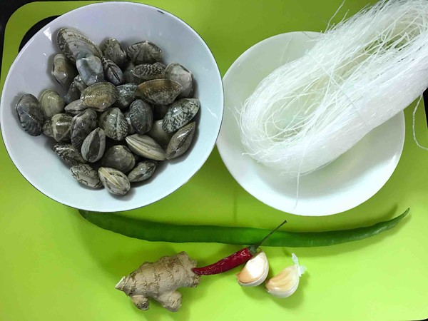 花蛤粉絲煲的做法-咸鮮味煮菜譜-易網<a href=http://www.gyfww.com/ target=_blank class=infotextkey>健康養生</a>網 花蛤粉絲煲的做法-咸鮮味煮菜譜