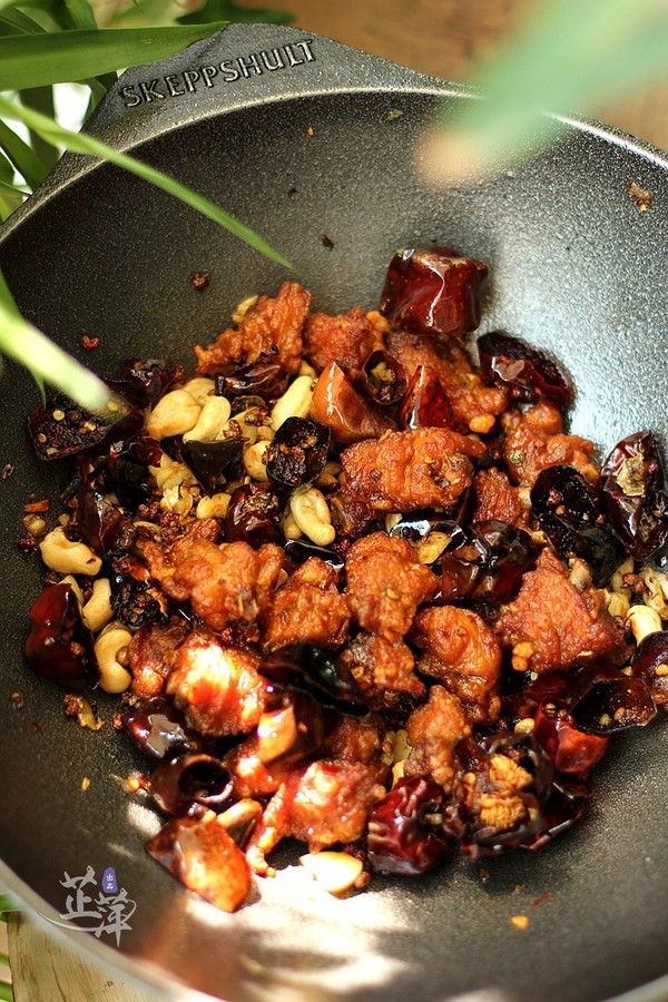 干煸腰果雞翅塊的做法-麻辣味炸菜譜