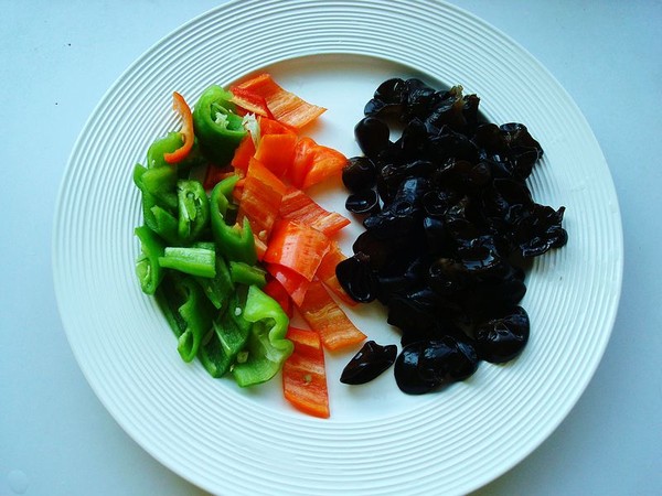 白玉菇木耳炒雞蛋的做法-咸鮮味炒菜譜