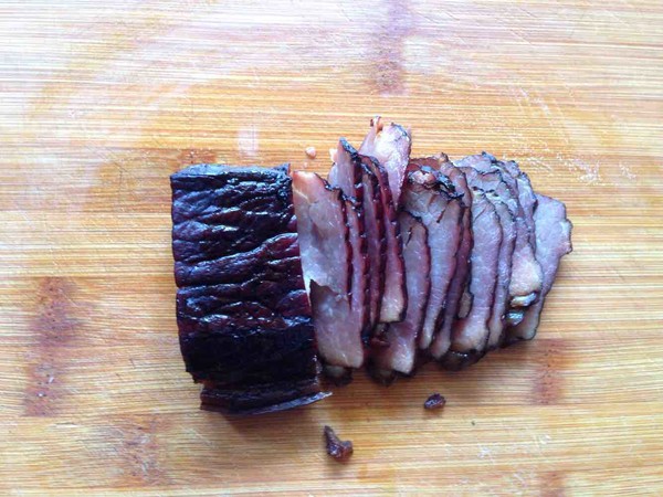 臘肉炒蒜苗的做法-麻辣味炒菜譜