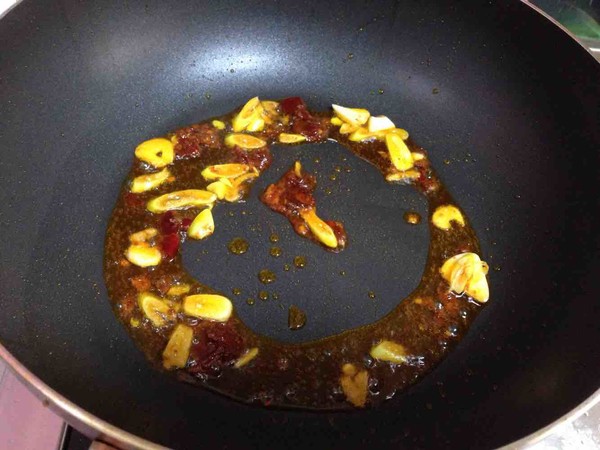 臘肉炒蒜苗的做法-麻辣味炒菜譜