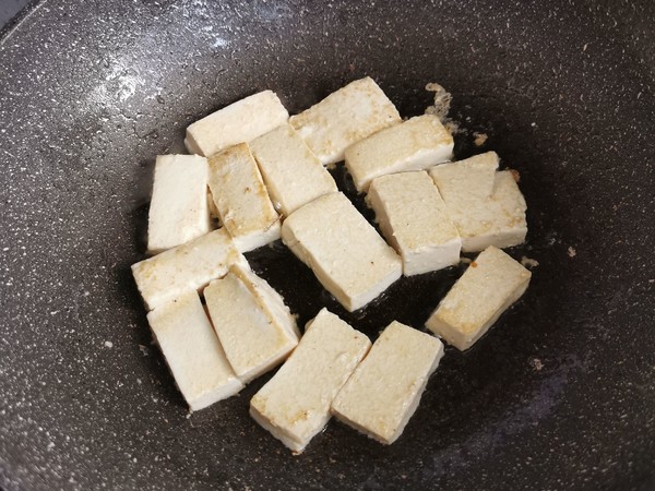 小黃魚燒豆腐的做法-咸鮮味燒菜譜