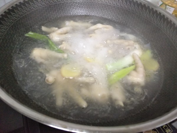 醬香燜雞爪的做法-醬香味燜菜譜-易網健康養生網 醬香燜雞爪的做法-醬香味燜菜譜