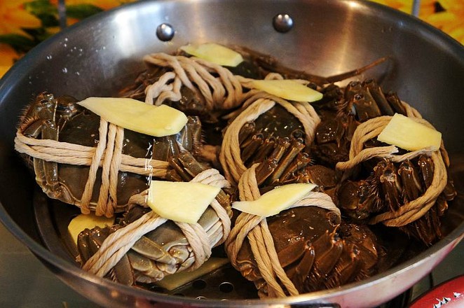 清蒸陽澄湖大閘蟹的做法-家常味蒸菜譜