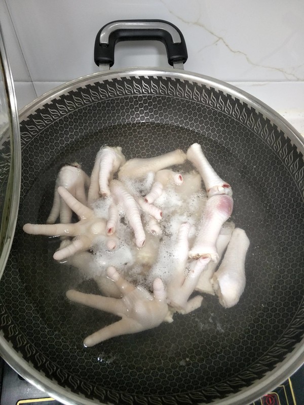 醬香燜雞爪的做法-醬香味燜菜譜-易網<a href=http://www.gyfww.com/ target=_blank class=infotextkey>健康養生</a>網 醬香燜雞爪的做法-醬香味燜菜譜