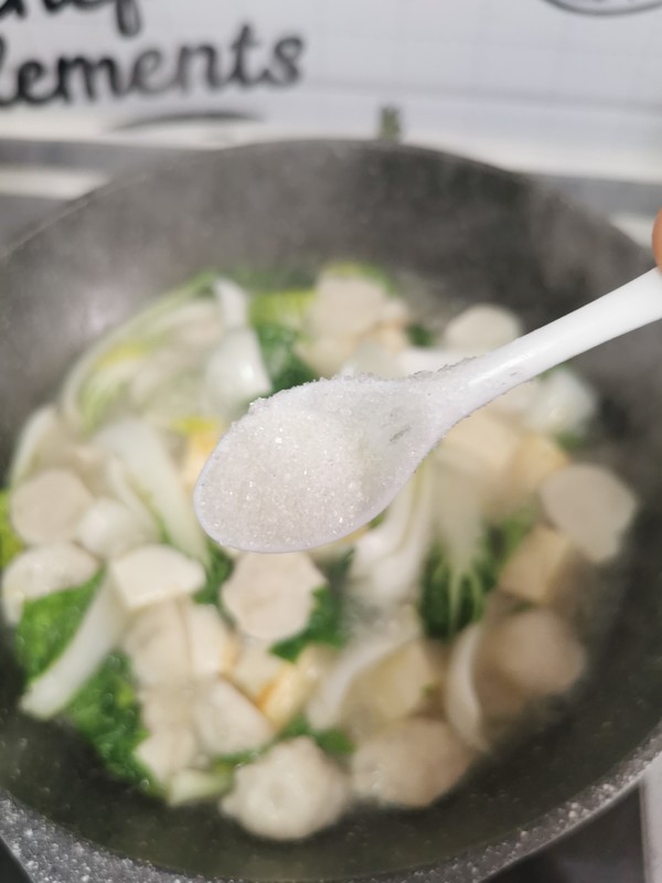 墨魚(yú)丸小油菜豆腐湯的做法-咸鮮味煮菜譜