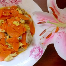 胡蘿卜炒雞蛋蘑菇的做法-咸鮮味炒菜譜