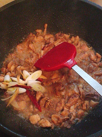 青椒炒雞的做法-咸鮮味炒菜譜