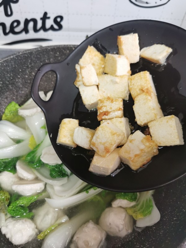 墨魚(yú)丸小油菜豆腐湯的做法-咸鮮味煮菜譜