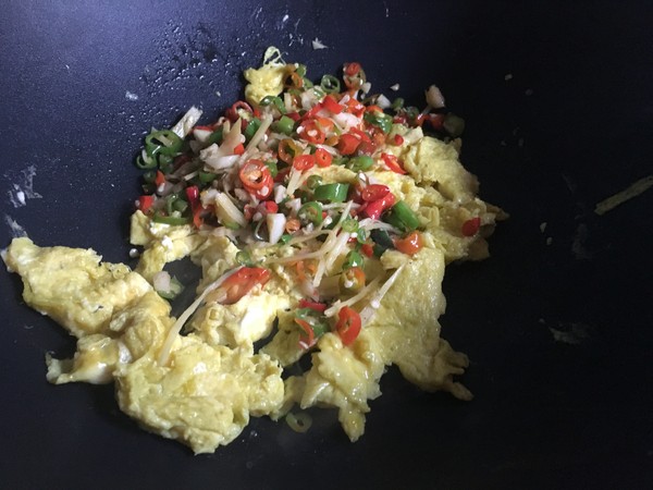 辣椒炒雞蛋的做法-香辣味炒菜譜