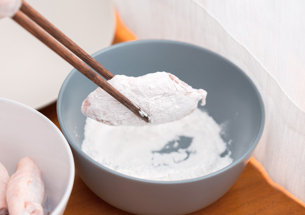 【咸蛋黃雞翅】的做法-咸鮮味炒菜譜