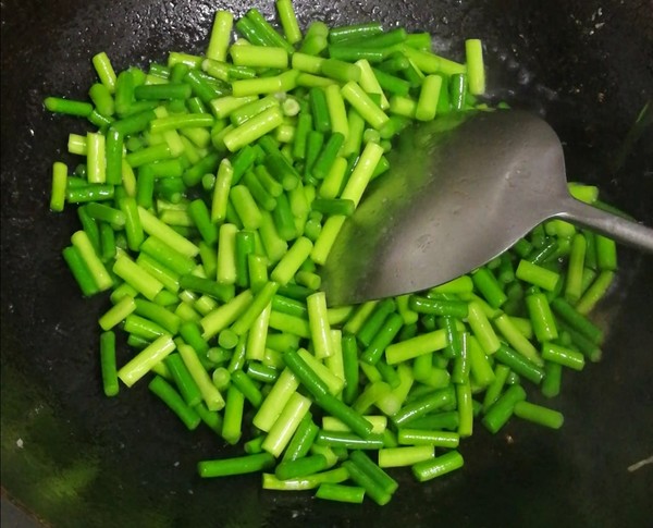 蒜苔炒肉的做法-家常味炒菜譜