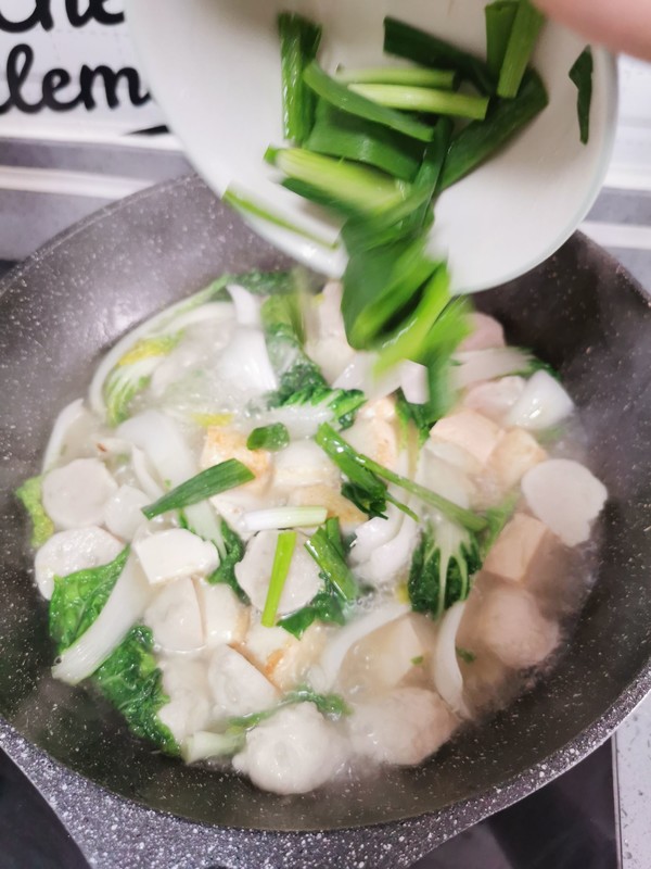 墨魚(yú)丸小油菜豆腐湯的做法-咸鮮味煮菜譜