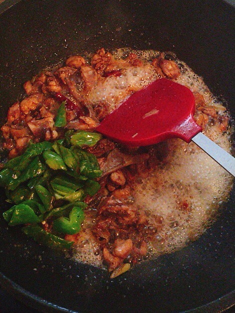 青椒炒雞的做法-咸鮮味炒菜譜