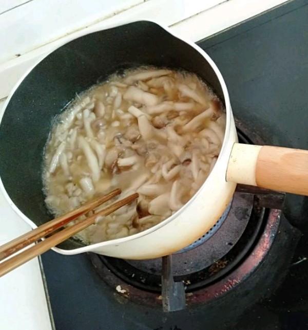 滑菇炒肉的做法-家常味炒菜譜